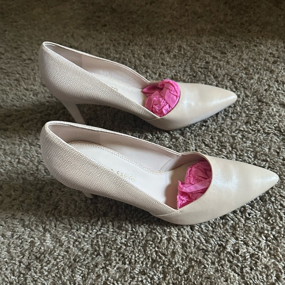 Brand New Franco Sarto Beige Shoes Size 10. - Picture 2 of 3